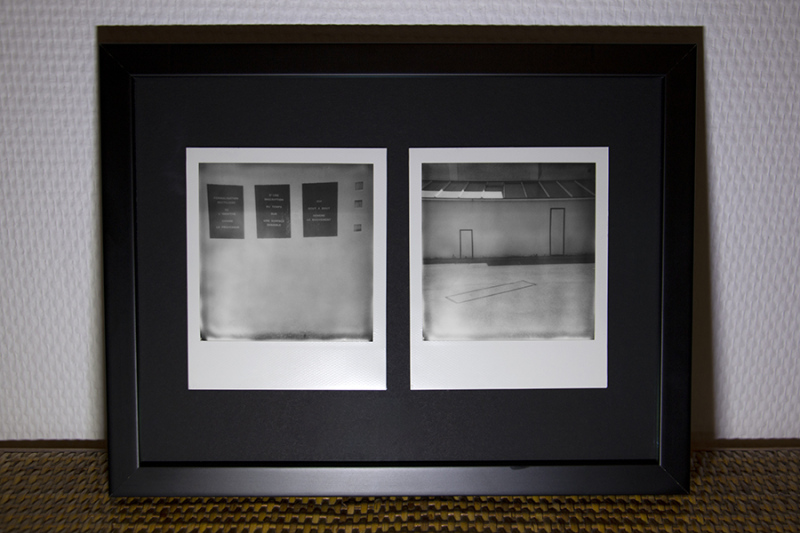VALSE A 3 TEMPS Traces de performance (2022-2024) 2 Polaroids, noir et blanc, sous verre, 18x24 cm
